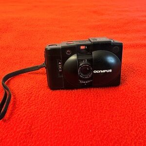 Olympus XA2 Point & Shoot 35mm Film Camera Zuiko f/3.5 Japan Untested (Read